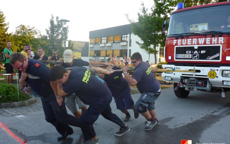 FF Pyhra beim Tankwagenziehen